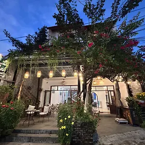 vang-anh-guesthouse.hotelsofhoian.com/
